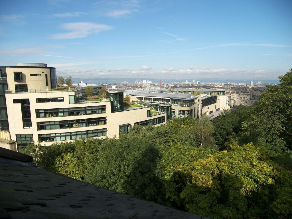 Central Calton Hill What A View Эдинбург Номер фото
